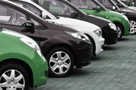 قیمت پایه خودروهای وارداتی برای عرضه در بورس مشخص شد