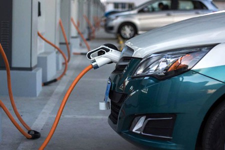 تعدیل مصرف بنزین با تولید خودروهای برقی