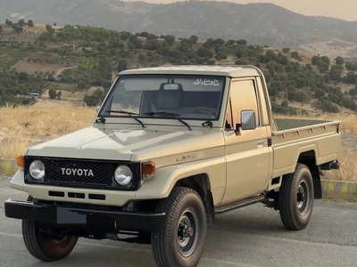 تویوتا لندکروز وانت تک کابین 3F