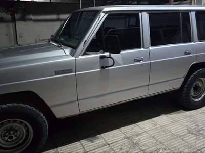 نیسان پاترول چهار در 6 سیلندر